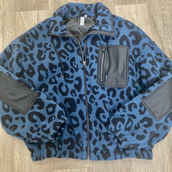 Women’s Anthropologie Sweaty Betty Zip Up Teddy Jacket Size Small - New - Picture 3 of 3